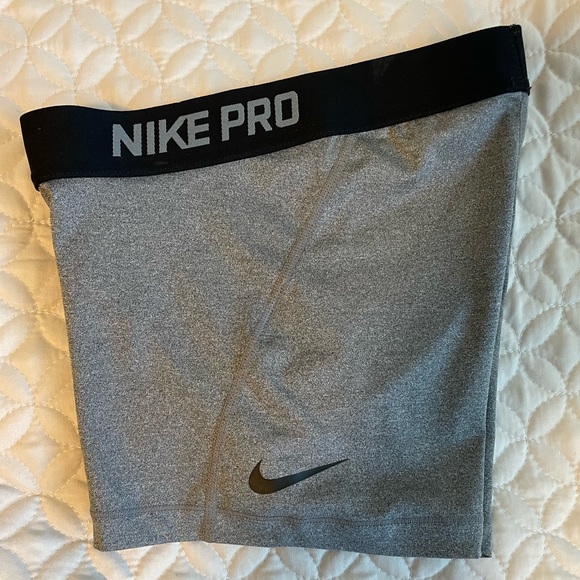 NIKE 3” Bike Shorts - Picture 2 of 3